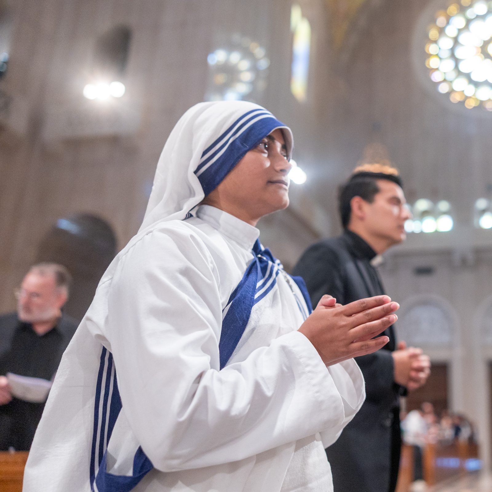 A religious sister and a priest process to the altar at the beginning of the May 31 Mass that was celebrated at the Basilica of the National Shrine of the Immaculate Conception as part of archdiocese’s local celebration of the Jubilee Year. (CS photos by Mihoko Owada)
