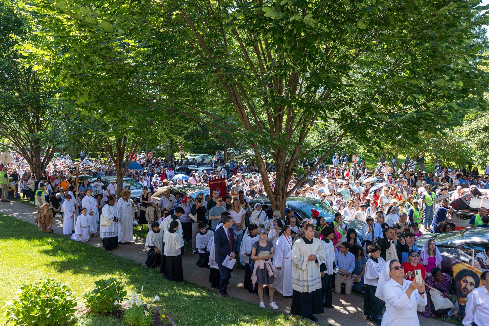 More than 1,200 people took to the streets of Washington, D.C. to sing, pray and walk in procession as they celebrated their belief that the Eucharist truly is the Body, Blood, Soul and Divinity of Jesus Christ. (CS photo by Mihoko Owada)