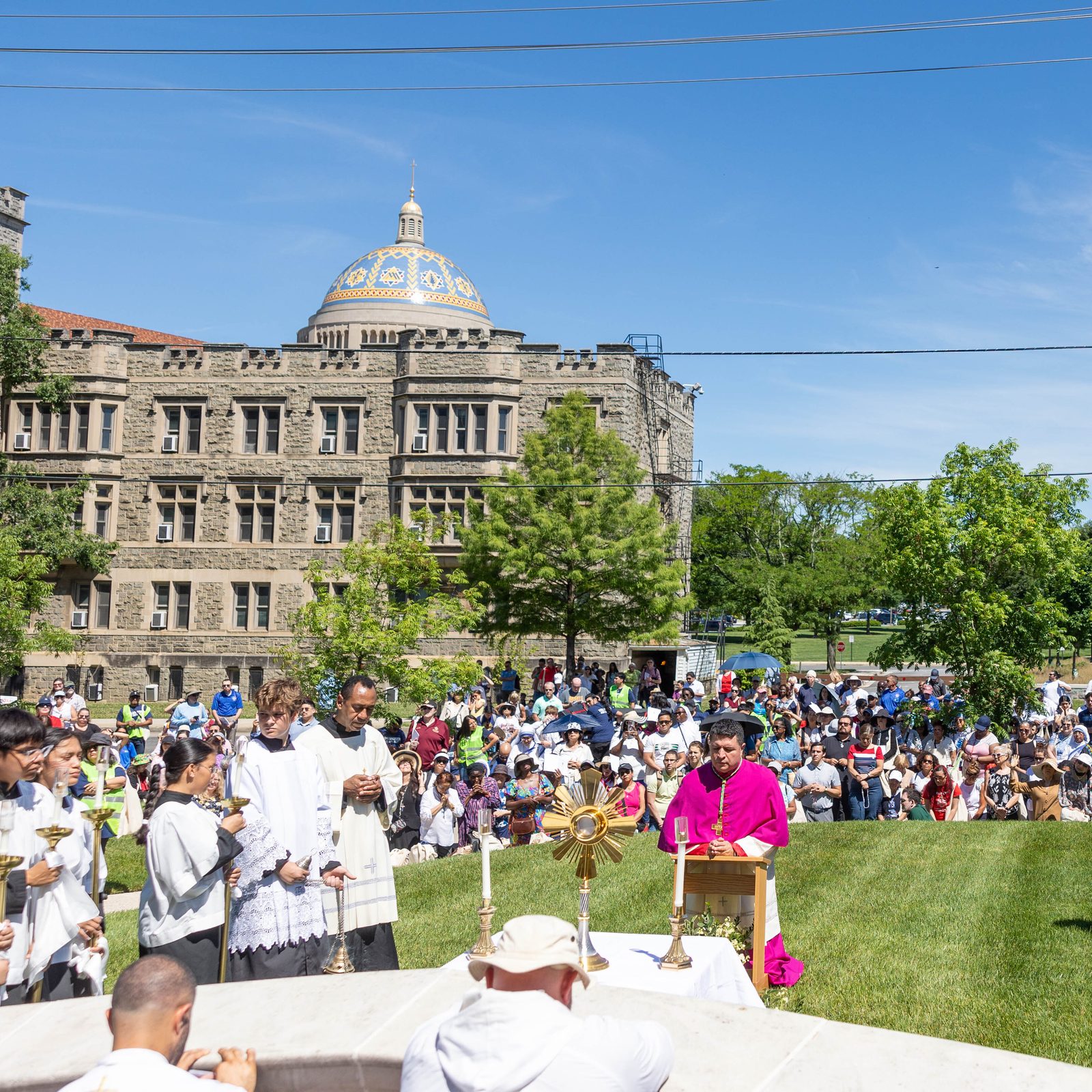 The Eucharistic procession stops for prayer at the Dominican House of Studies on June 8, 2024. ( CS photo by Mihoko Owada)