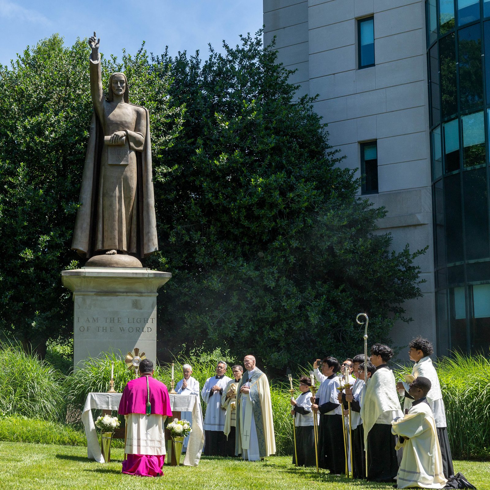 The Eucharistic procession stops for prayer at the United States Conference of Catholic Bishops on June 8, 2024. ( CS photo by Mihoko Owada)