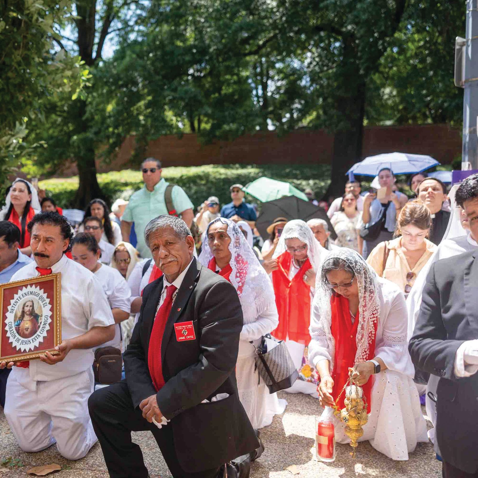 Above and below, Catholics pray and sing hymns during a Eucharistic procession through the streets of Washington held in solidarity with immigrants on the feast of Corpus Christi. (Catholic Standard photo by Mihoko Owada)