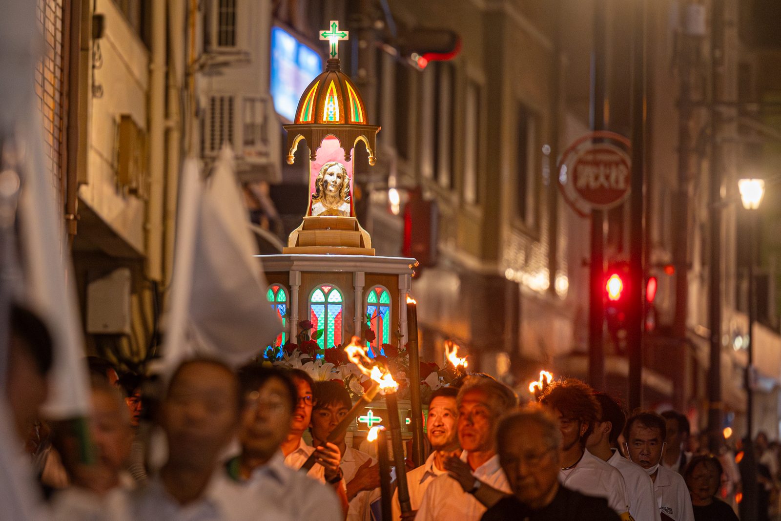 After a Peace Memorial Mass at Urakami Cathedral in Nagasaki, Japan, on Aug. 9, 2025, the 80th anniversary of the U.S. atomic bombing of that city, people participated in a torchlight procession to Nagasaki Peace Park. The head of a statue of Mary recovered in the rubble of the original cathedral after the bombing was carried in the procession. Joining the procession were U.S. college students participating in a Pilgrimage of Peace to commemorate the anniversaries of the atomic bombings of Hiroshima and Nagasaki. (Catholic Standard photos by Mihoko Owada)