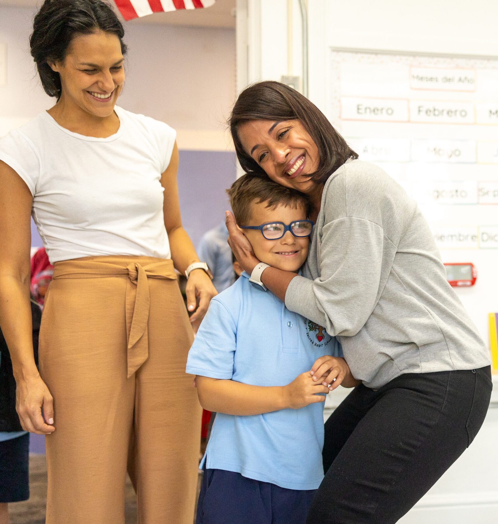 On the first day of school, August 26, 2025 at Sacred Heart Catholic School in Washington, D.C., Laura Gonzalez (kindergarten teacher) greets Bo Davin (kindergarten student) and his mother in the classroom. (Catholic Standard photo by Mihoko Owada)