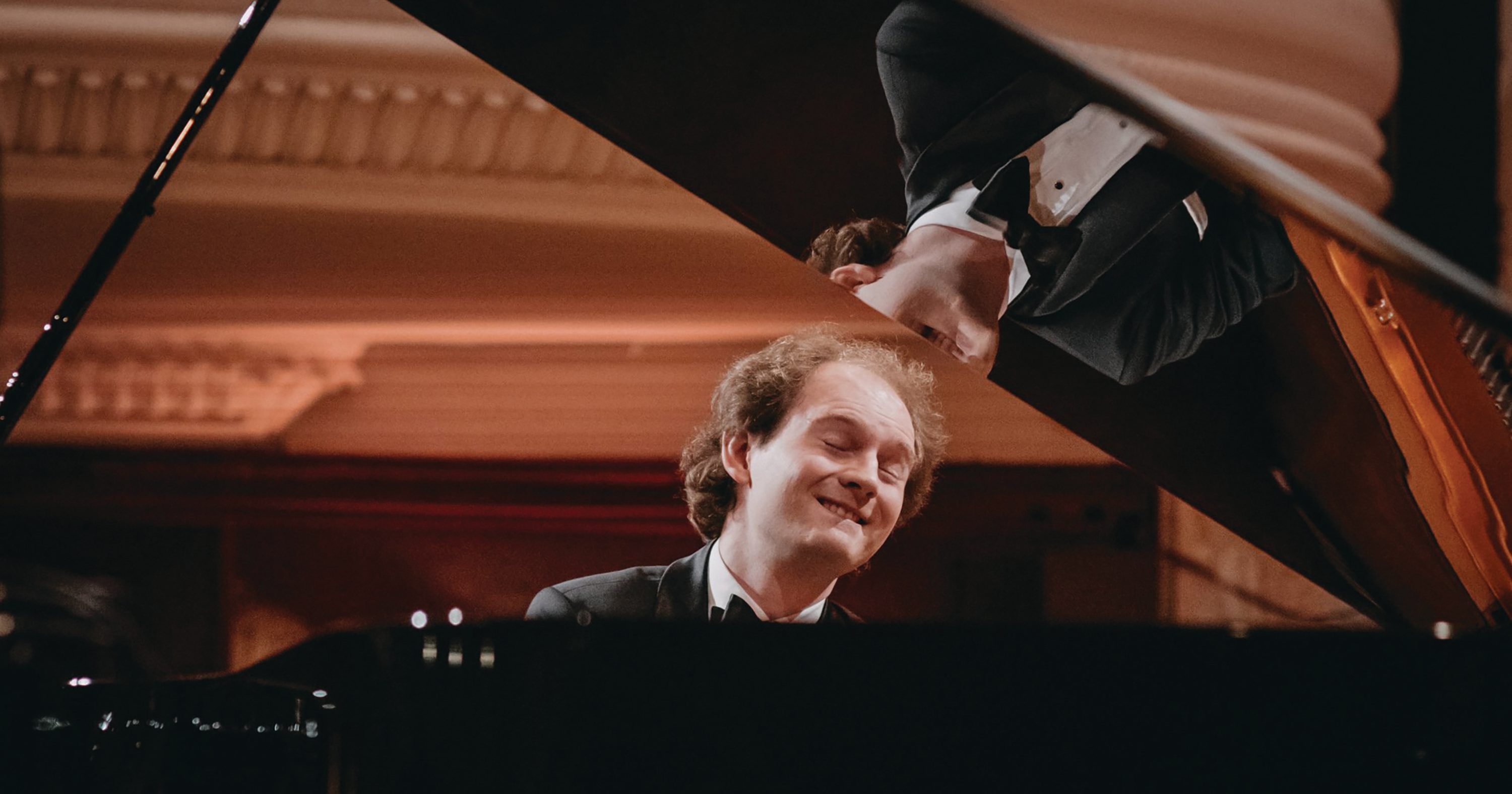 Pianist's sign of the cross goes viral as he enters world's famous