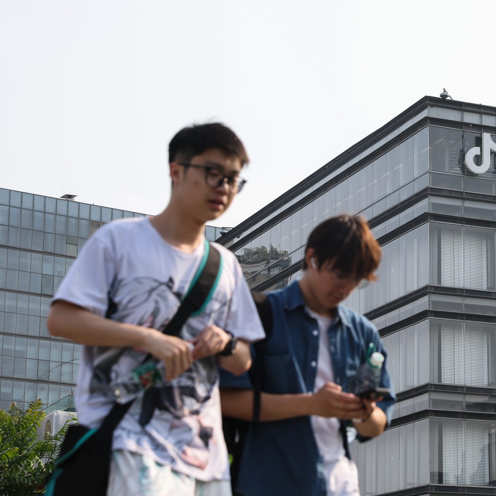 Cada vez son más los jóvenes que usan la plataforma china como principal buscador de internet. Foto/EFE/ WU HAO