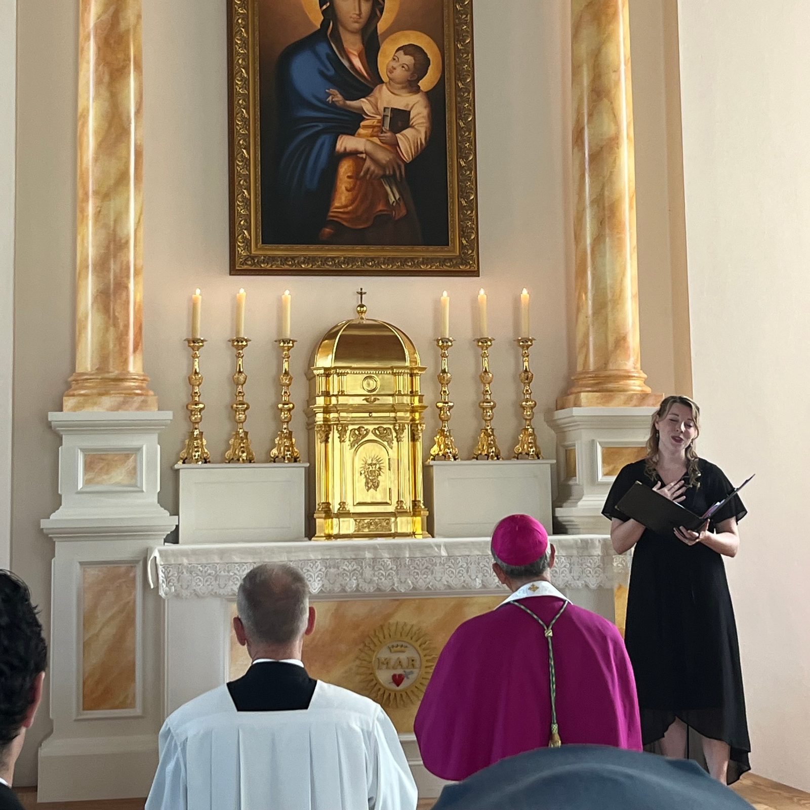 Jennifer Linhart Wood – the choral director of Trinity Episcopal Church in St. Mary’s City who is an assistant professor of English at George Mason University – sings the Salve Regina at the conclusion of the reinterment rite at the rebuilt 1667 Brick Chapel in Historic St. Mary’s City on Sept. 20,2025 that marked the return of the remains of eight young children from colonial-era Maryland to the site where they had been buried. In the early 1990s, the remains of 65 early Marylanders buried near the foundation of the original chapel were removed so they would not be damaged during the construction of the rebuilt chapel. (Catholic Standard photo by Mark Zimmermann)