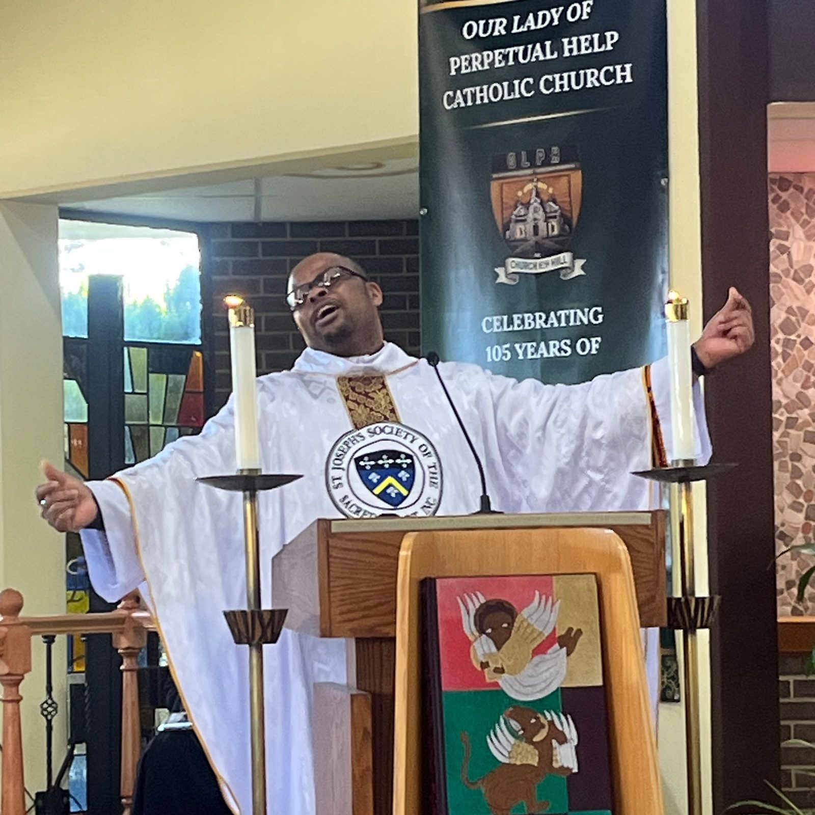 During the Funeral Mass for Josephite Father William L. Norvel Jr. on March 18, 2026 at Our Lady of Perpetual Help Church in Washington, D.C., Josephite Father Cornelius K. Ejiogu, the pastor there, sings the gospel hymn, “Order My Steps in Your Word” as a tribute to how the late priest faithfully served God over the six decades of his priesthood. (Catholic Standard photo by Mark Zimmermann)