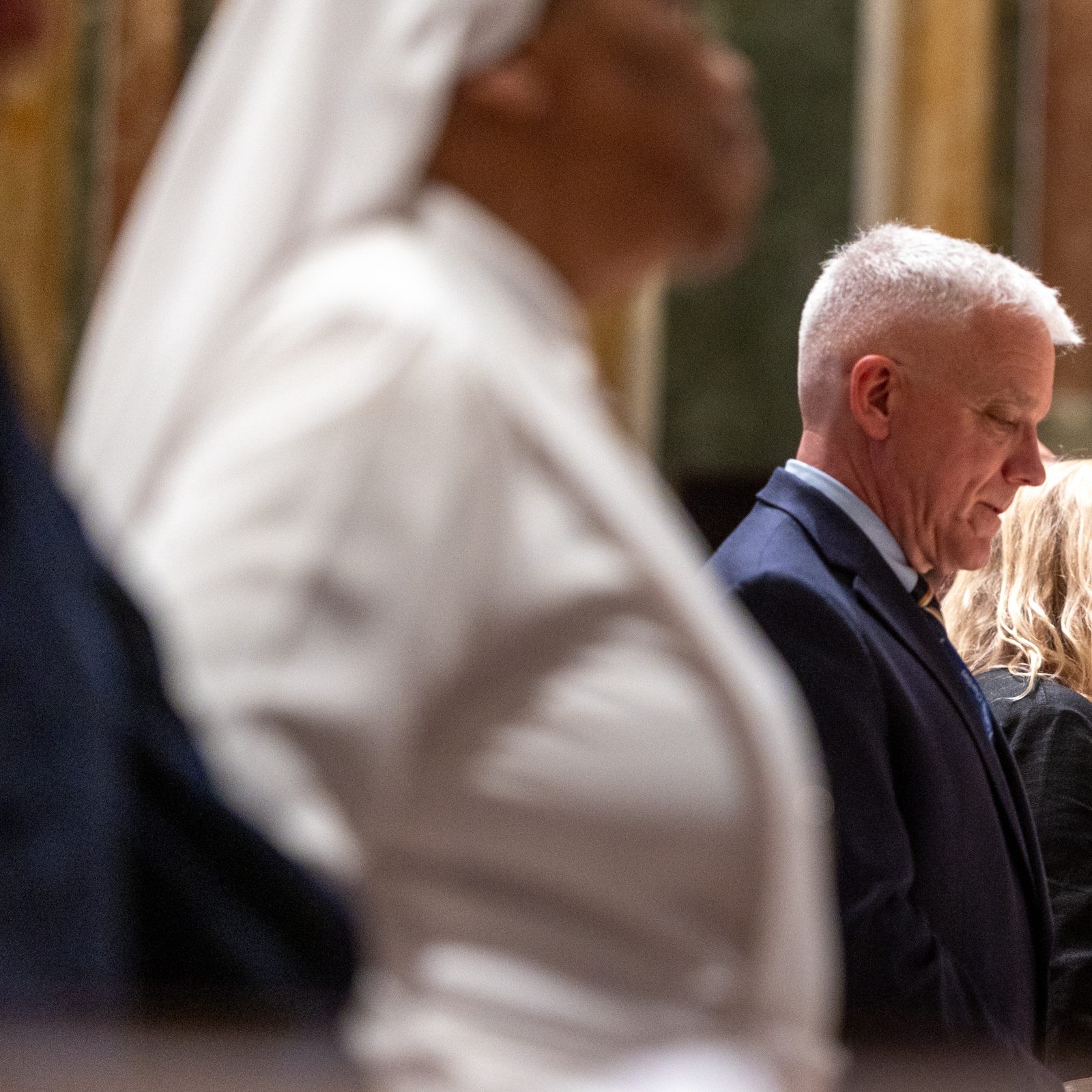 Feligreses de diversas parroquias de la Arquidiócesis de Washington participan en la misa por la Jornada Mundial del Migrante y del refugiado celebrada, en la catedral de San Mateo Apóstol.