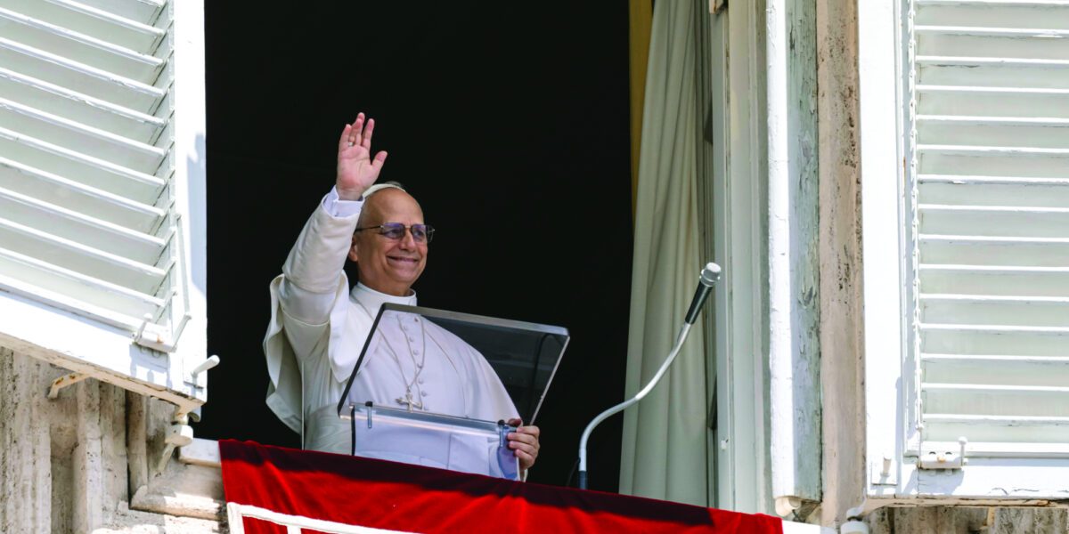 Pope welcomes young people to Rome for jubilee, thanks media for promoting truth