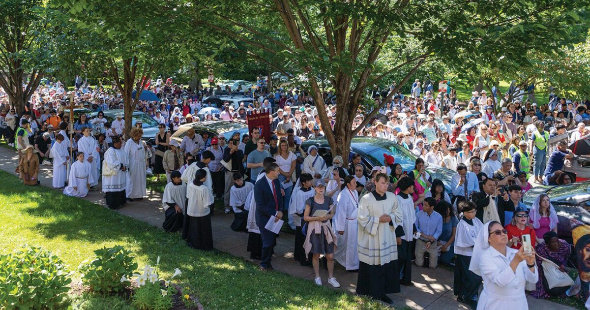 Bishop Menjivar to lead Eucharistic procession through D.C. streets in support of immigrants and refugees