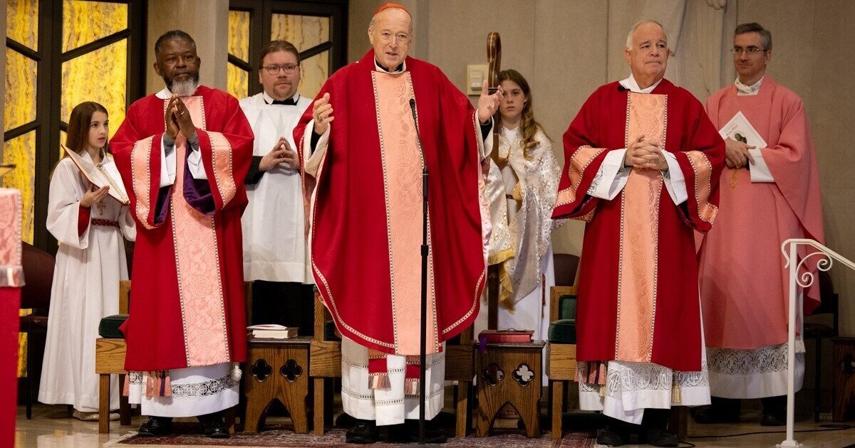 At Rose Mass, health workers receive personal thanks for their care and for being Christ-like in bringing healing to others