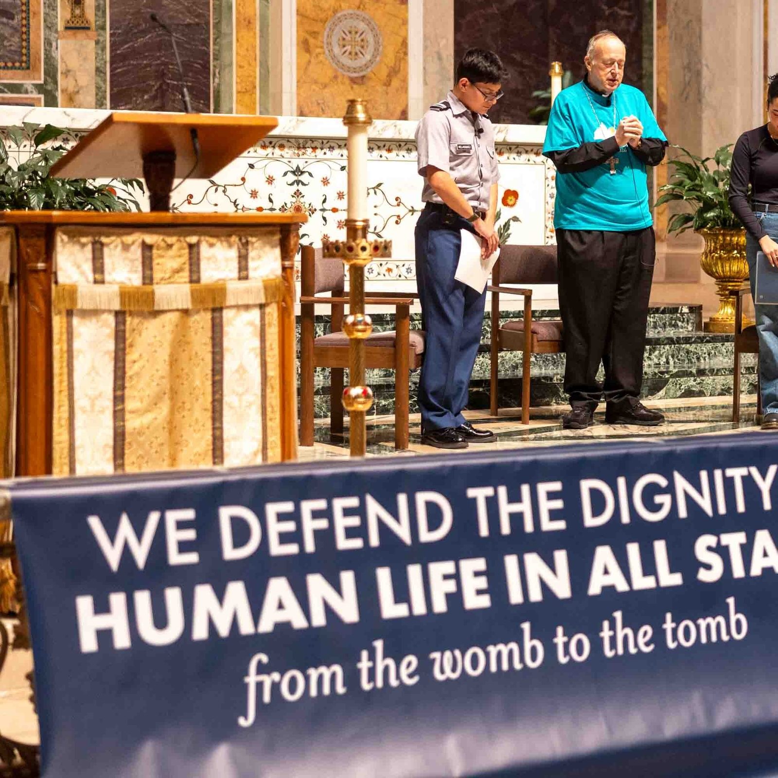 Cardinal Robert W. McElroy, the archbishop of Washington, prays with high school juniors Jorge Velasquez of St. John’s College High School in Washington, D.C., at left, and Andrea Patiño of the Academy of the Holy Cross in Kensington, Maryland, at right before a question-and-answer session that preceded the Youth Mass for Life on Jan. 23, 2026 at the Cathedral of St. Matthew the Apostle in Washington, D.C. The discussion followed testimonies from those two students who reflected on how they came to understand the dignity and value of human life. (Catholic Standard photo by Mihoko Owada)