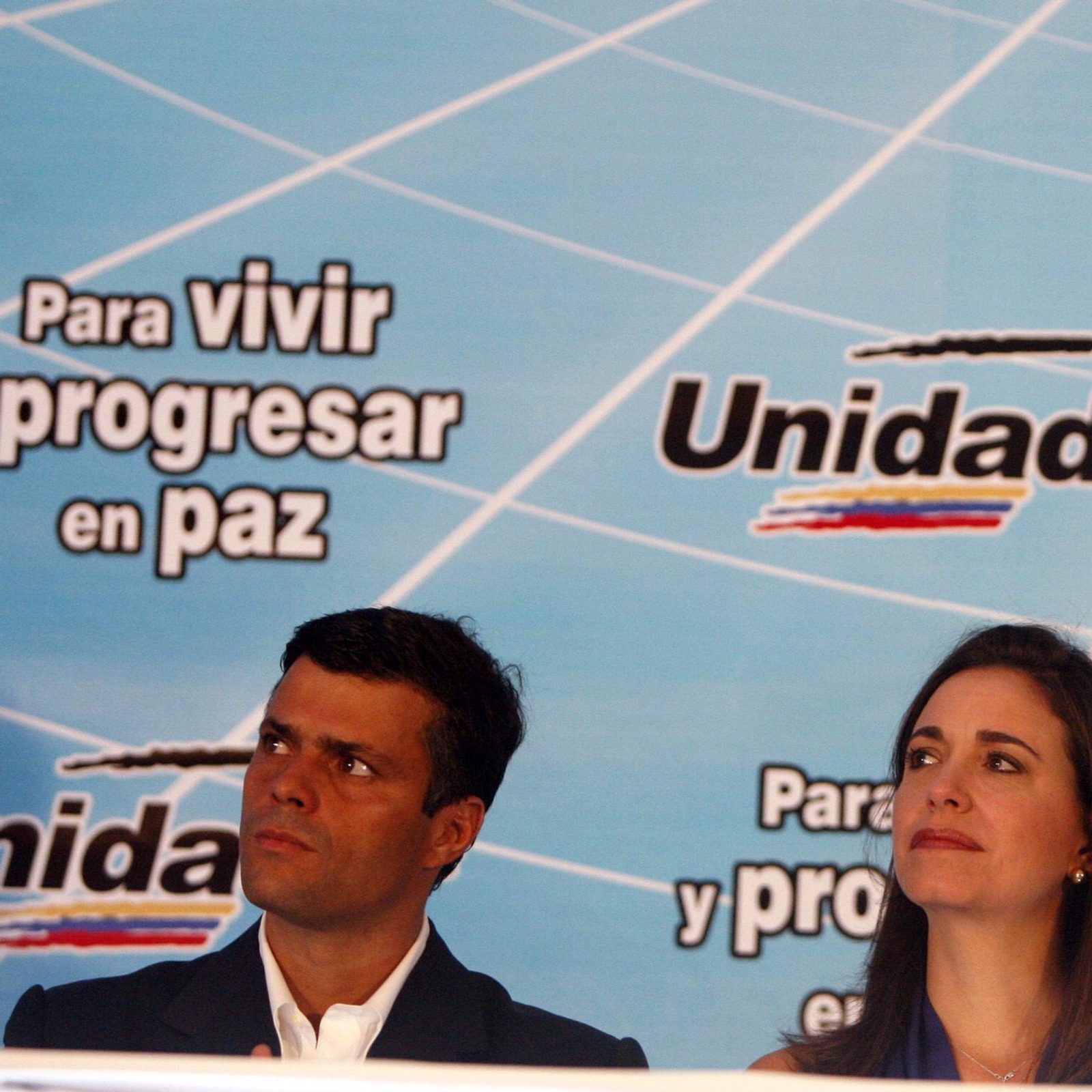 Dos de los miembros principales de la opositora Mesa de la Unidad (MUD) Leopoldo López y María Corina Machado, el 23 de enero de 2012, en el lanzamiento de su programa de Gobierno, en Caracas (Venezuela). Foto/EFE/David Fernández