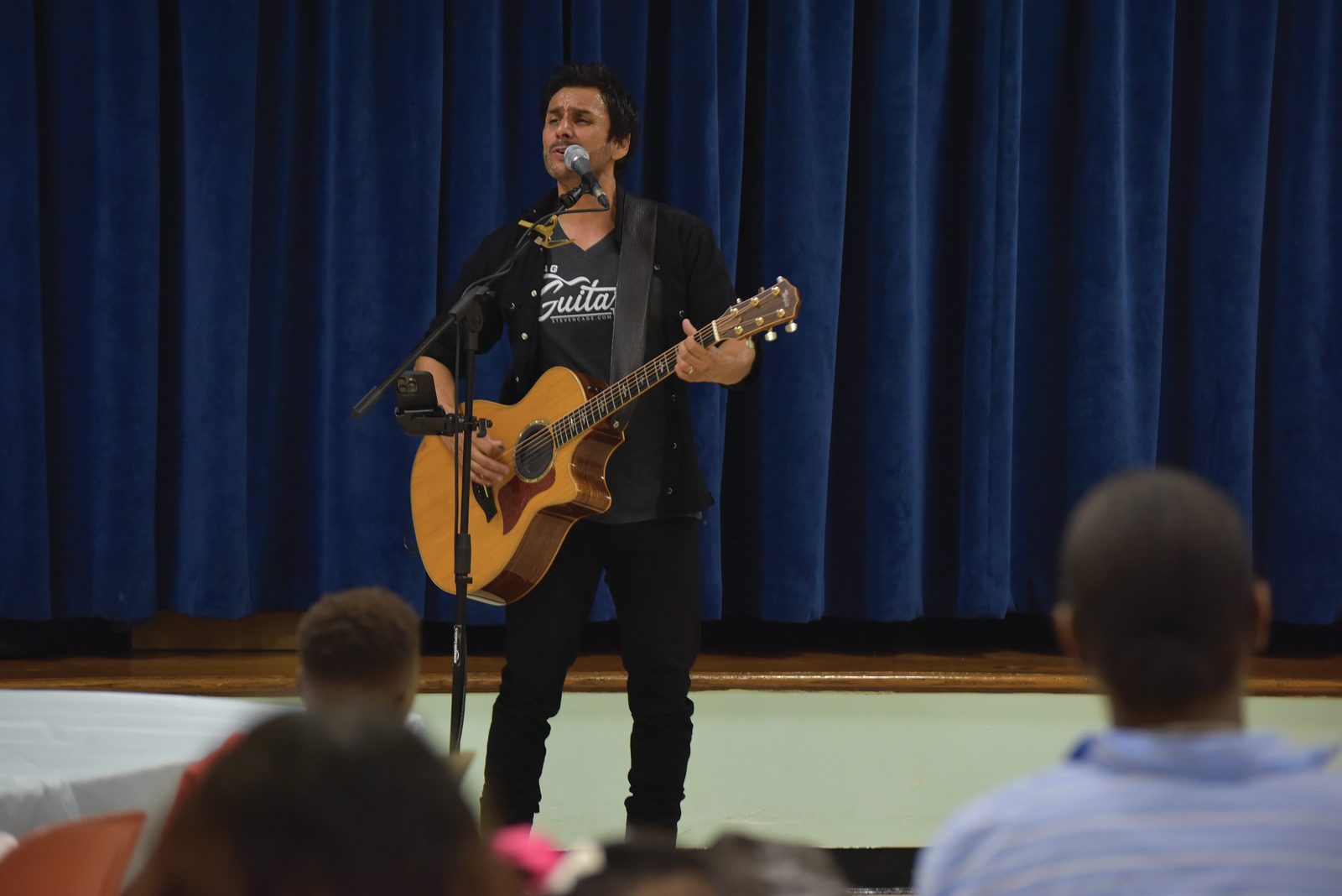 Country music star Steven Cade sings during the July 9 performance at St. Ann’s Center for Children, Youth and Families. (Catholic Standard photo by Patrick Ryan)