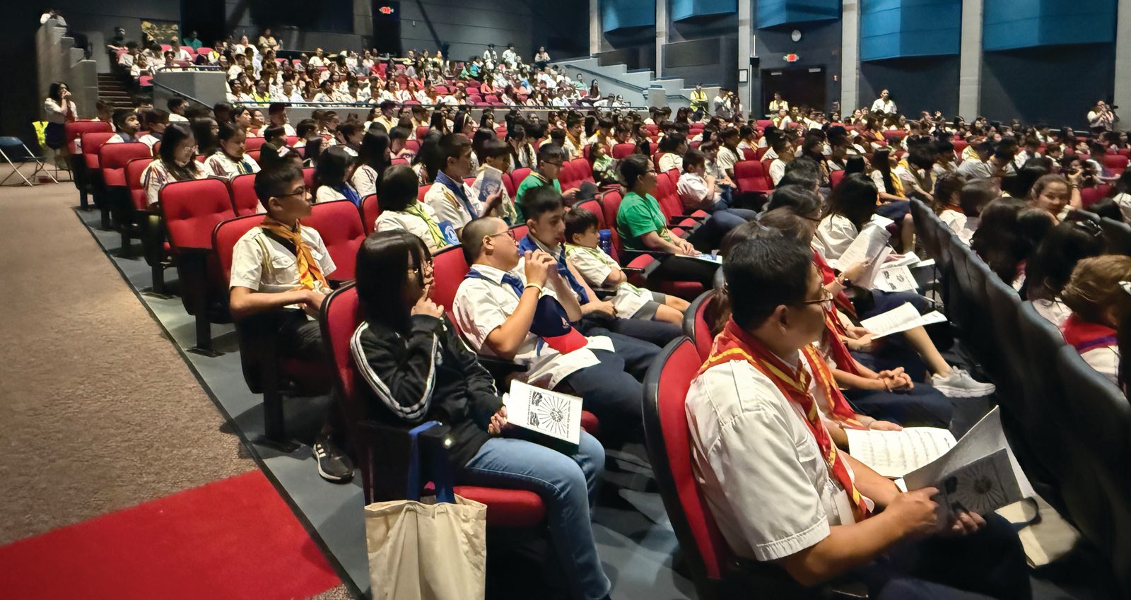 Youth from VEYM chapters across Maryland, Virginia, Washington, D.C., and Pennsylvania fill the auditorium at Georgetown Preparatory School during the 2025 regional Vietnamese Eucharistic Youth Movement retreat. Themed “Pilgrims of Hope,” the retreat offered opportunities for fellowship, faith formation, and Eucharistic worship. (Photo courtesy of VEYM-USA)