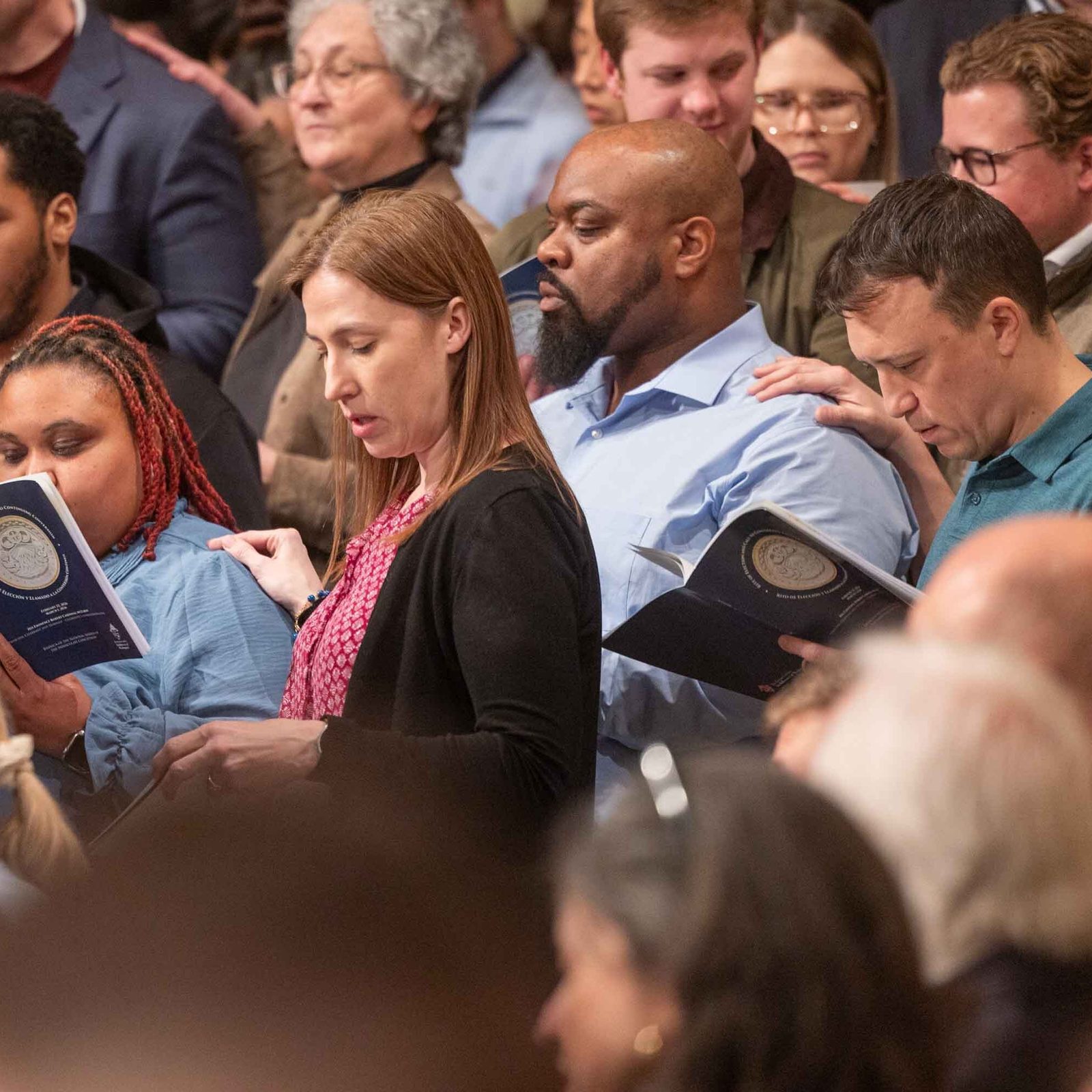 Fieles de diferentes edades y grupos étnicos participaron del Rito de Elección y del Llamado a la Conversión Continua en la Basílica Nacional de la Inmaculada Concepción el 22 de febrero de 2026. Foto/Mihoko Owada